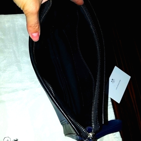 COACH WRISTLET LEATHER BAG - Picture 8 of 8